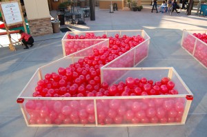 Figure 8.4. Saddleback’s arts initiative built giant letters to spell “Zero” and filled them with red balloons for their aid eradication Getting to Zero campaign. Photo: Eric Cardella.