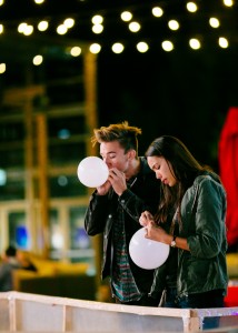 Saddleback churchgoers replace the red balloons with white ones.